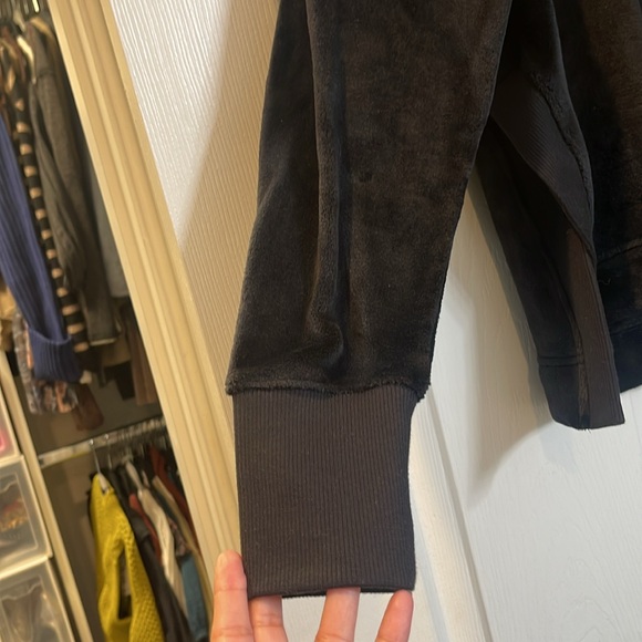 Athleta Velour Turtlen - Picture 4 of 8